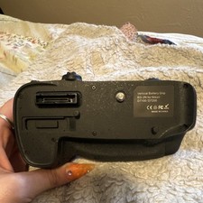 Vertical Battery Grip BG-2N for Nikon D7100 D7200 Black Tripod Mount
