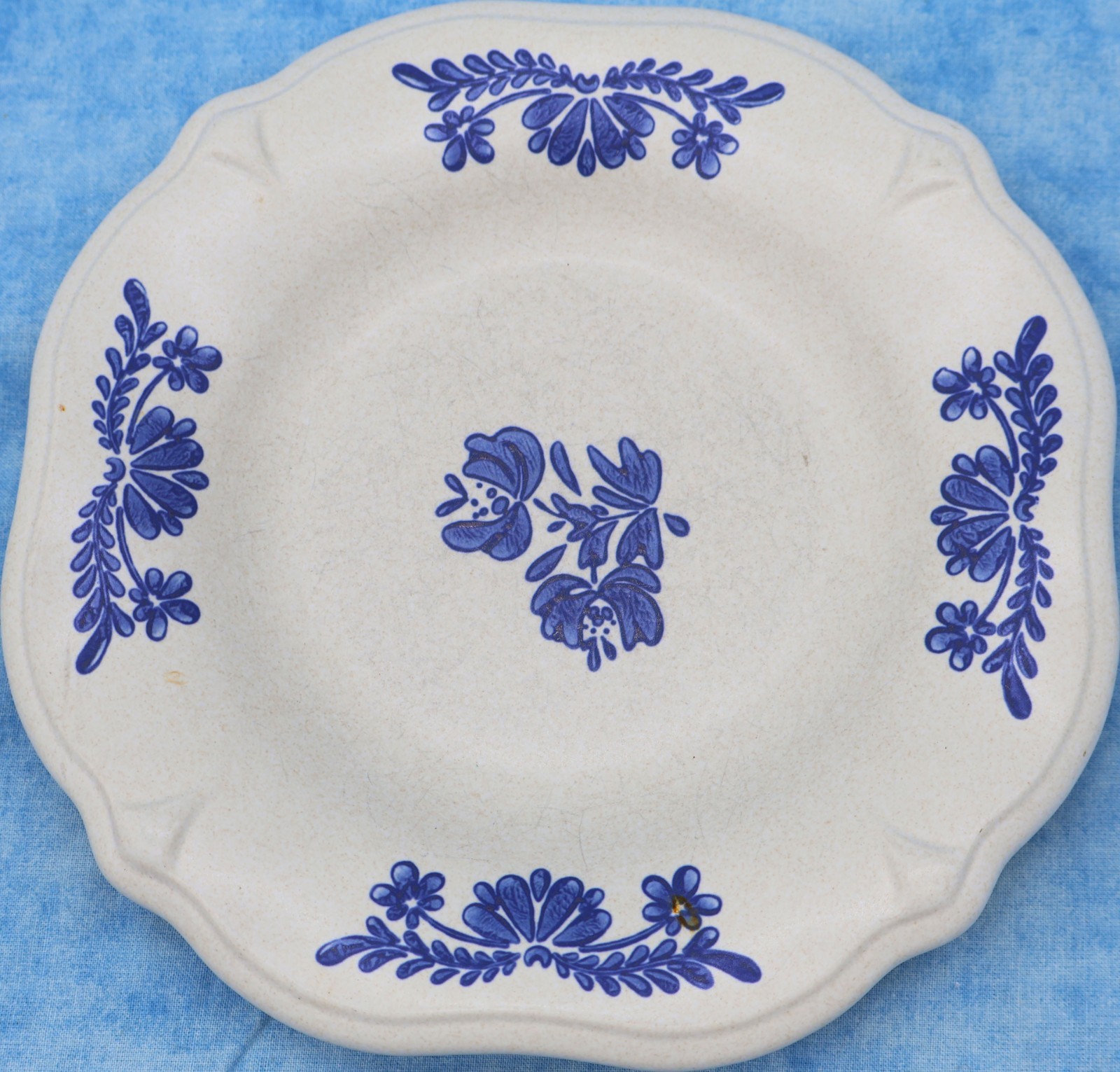 Pfaltzgraff Yorktowne Square Dinner Plate 9" Blue Floral Scalloped Stoneware USA