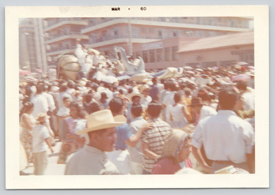 Found Photo ''The Queen's Float'' Veracruz Carnival Parade Crowd Mexico 1960 3.5x5