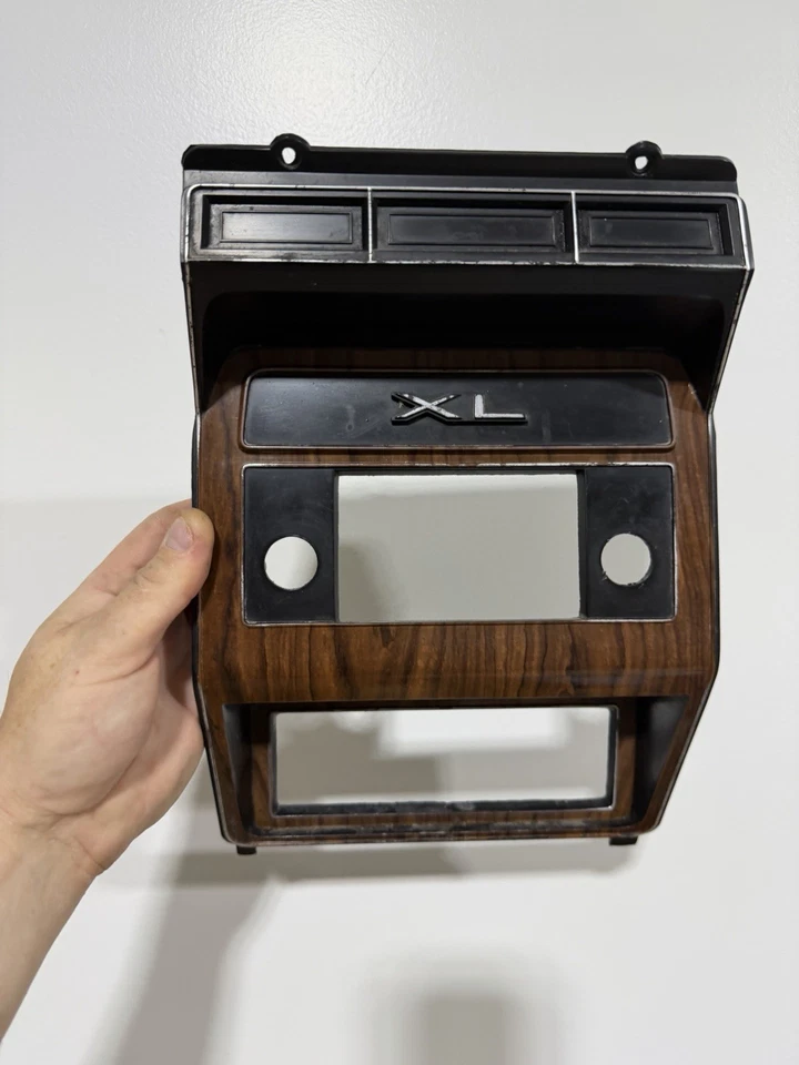 80-86 RADIO FORD F150 XL BRONCO F250 F350, CLIMATIZADOR BISEL MADERA OEM Foto 3 de 4