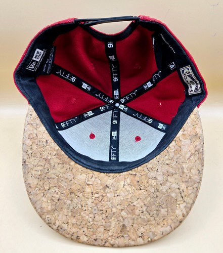 RARO Chicago Bulls Gorra Ala de Corcho SnapBack Manchas Doradas Med/Lrg Nueva Era Usado en Excelente Condición - Imagen 13 de 14