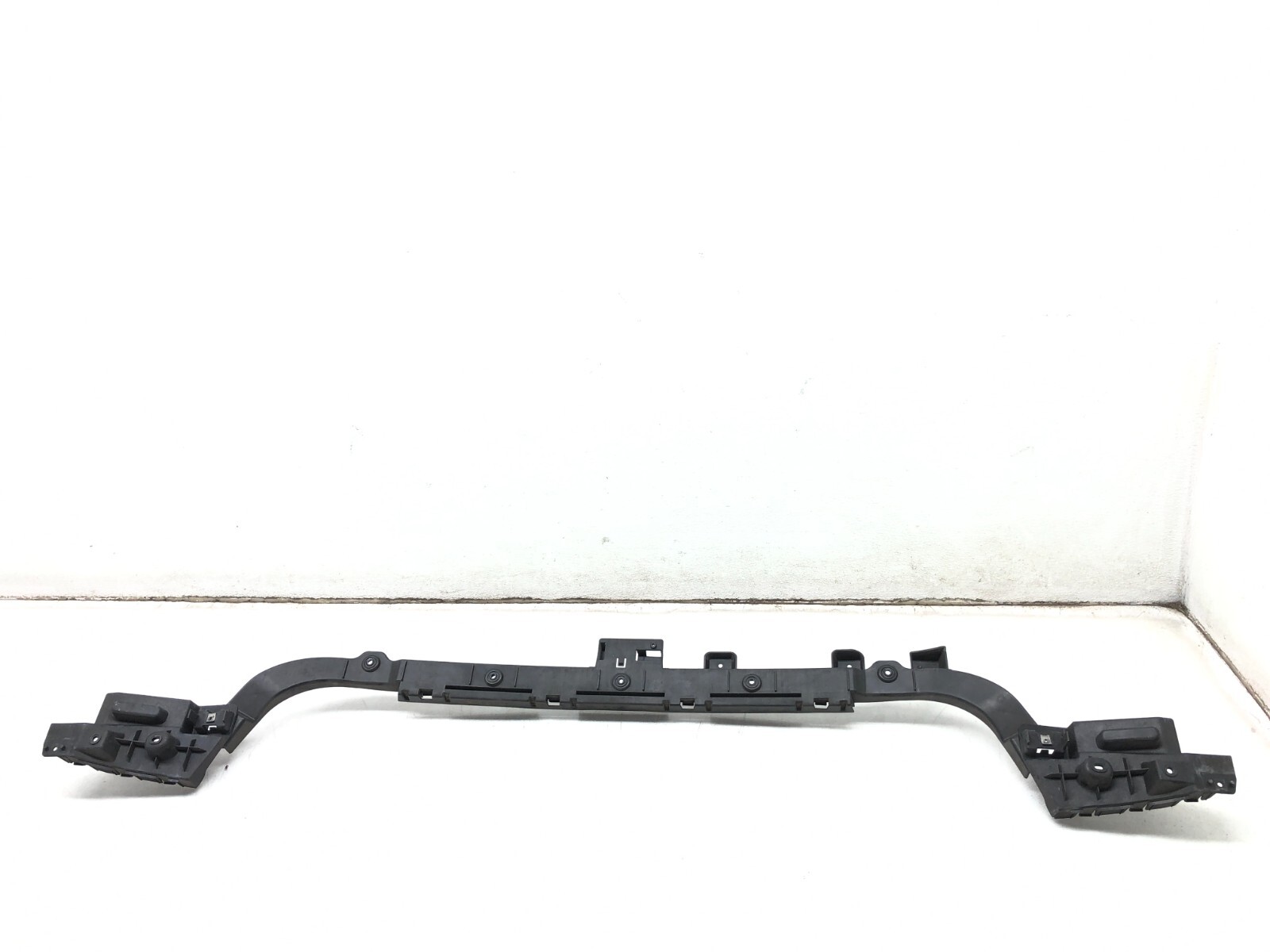 2014-2020 MASERATI QUATTROPORTE REAR BUMPER CENTER SUPPORT GUIDE BRACKET OEM