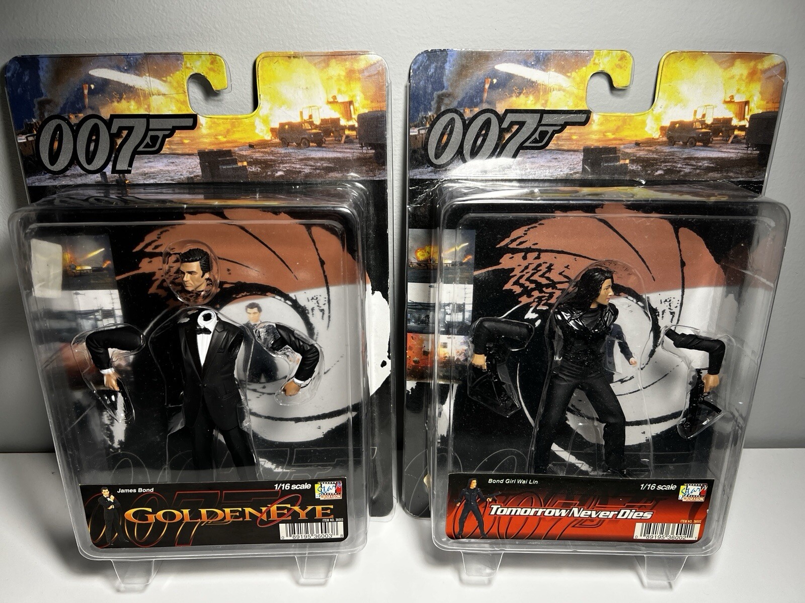 Dragon Collectible Pierce Brosnan Michelle Yeoh