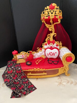2013 EVER AFTER HIGH GETTING FAIREST PLAYSET APPLE WHITE FAINTING COUCH MATTEL