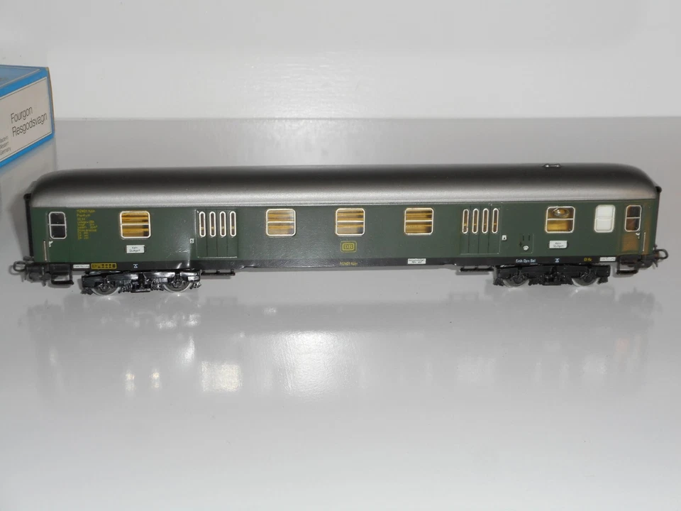 Marklin 4026 DB Baggage carriage. Excellent cond. For 3 Rail AC.HO scale.Boxed - Image 4 of 4