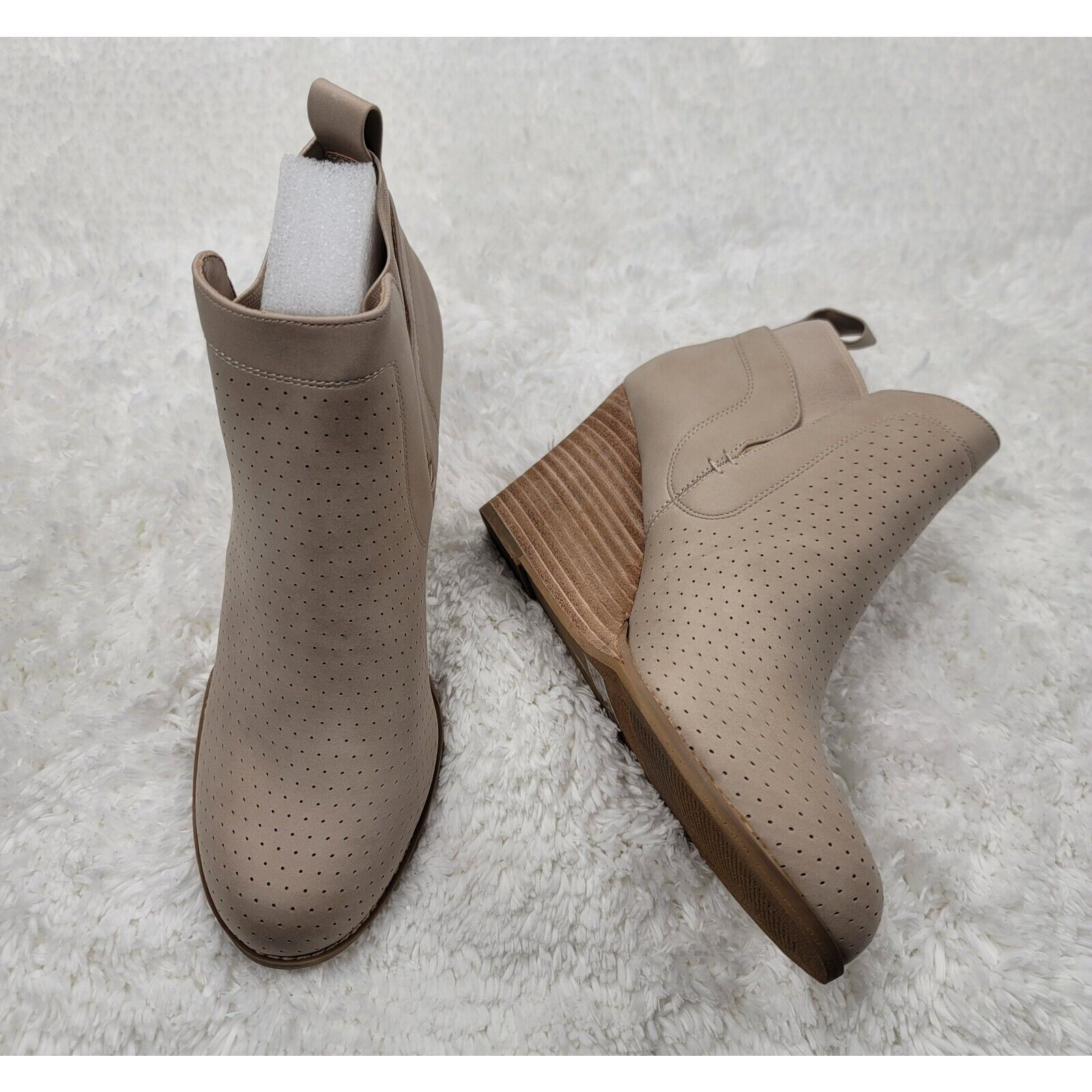 DV Dolce Vita Gerdy Ankle Wedge Bootie Size 10 Perforated Faux Suede Neutral