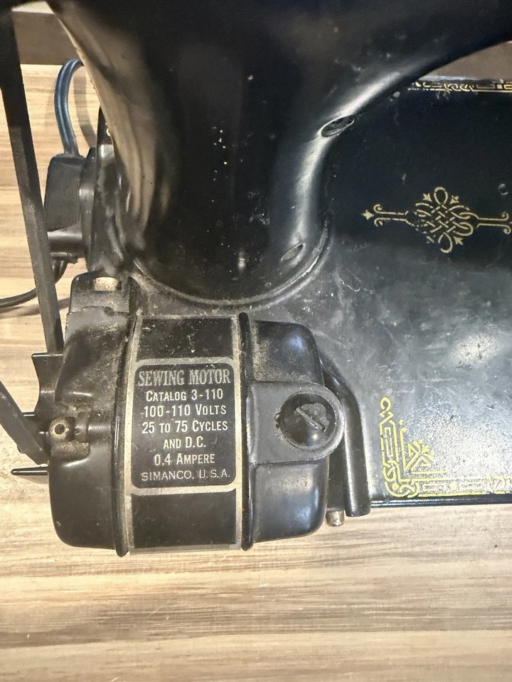 Máquina de coser Singer "School Bell" 1934 peso pluma Foto 4 de 4