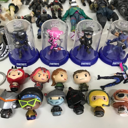 Fortnite Action Figures Bundle Lot w/ Weapons, Accessories, Building Materials - Picture 3 of 18
