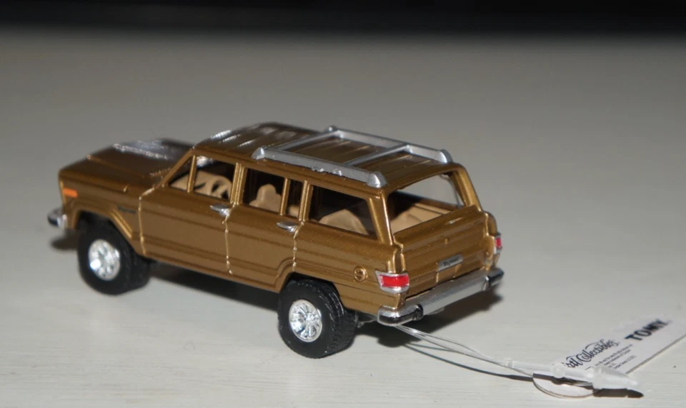 1981 Jeep Wagoneer Gold 81 1:64 Diecast Collectible Replica Car Johnny Lightning - Image 2 of 3