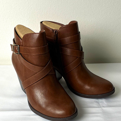 Style&Co. Zetaa Women's Brown Ankle Bootie Synthetic Round Toe Zip Buckle 7