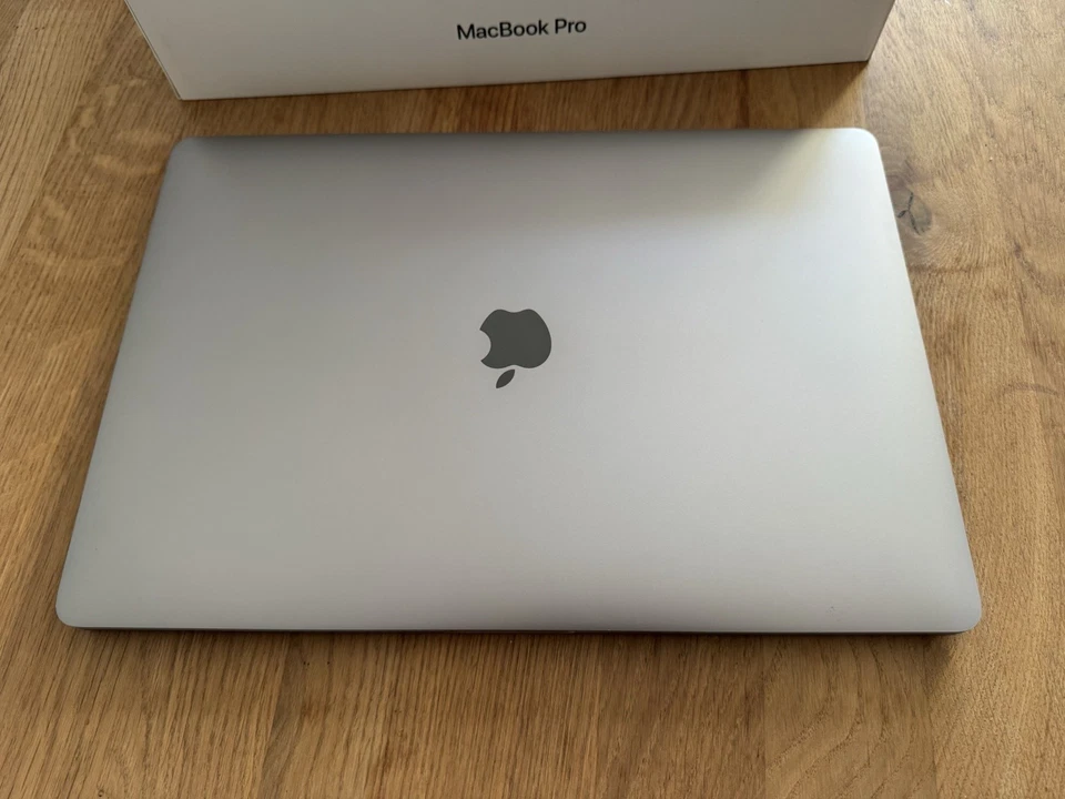 Apple MacBook Pro 15" 2016 · i7 · 16GB · 256GB, Foto 2 von 5