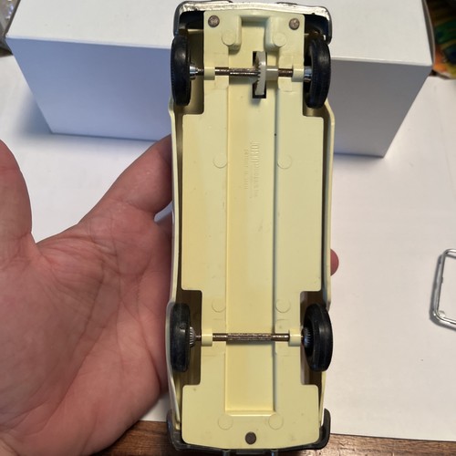 1959 Rambler Wagon Plastic Promo Model By Johan 1/25 Scale Yellow / Black - Picture 10 of 12