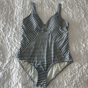 Time And Tru Womens One Piece Slimming Swimsuit Size 1X Blue White