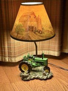 John Deere Tractor Farm Barn Scene Shade Table Lamp Vintage