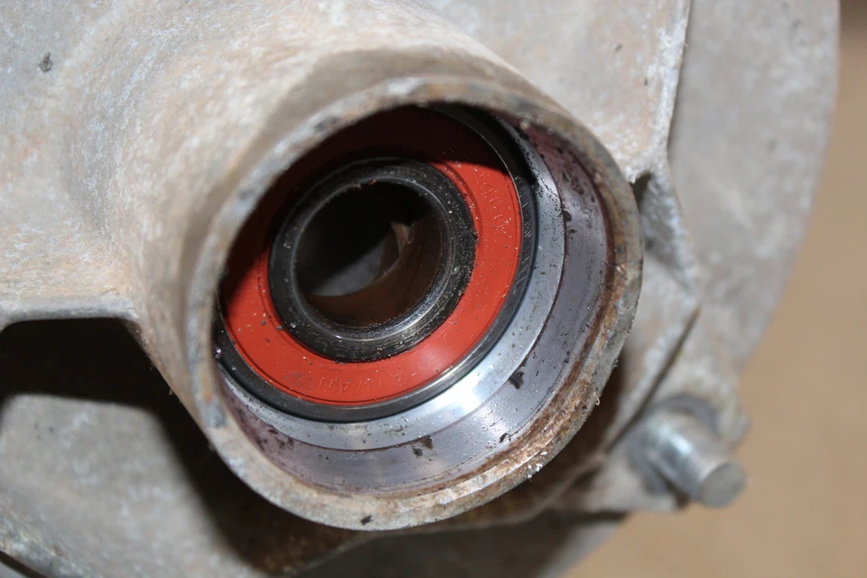 1997 Polaris Xpress 400L 2x4 FRONT WHEEL LEFT HUB O909 - Image 4 of 4