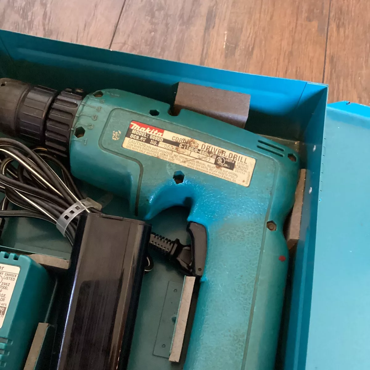 Makita cordless driver online drill model 6095d