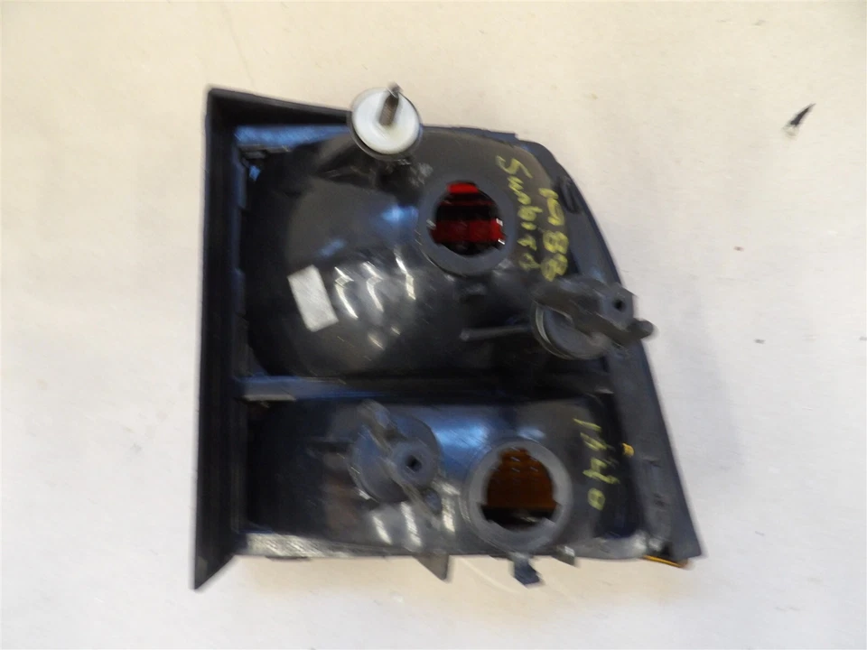 LUZ TRASERA IZQUIERDA LADO CONDUCTOR PONTIAC SUNBIRD 1988-1991 2 puertas cuarto panel montado Foto 4 de 4