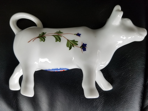 BIA Cordon Bleu Porcelain Cow White Creamer with Floral Design 7" x 4" - 第 1/8 張圖片