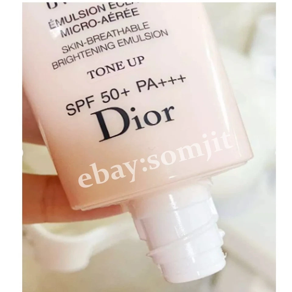 Protector solar Dior Diorsnow Brightening Ultimate UV Shield Tone Up SPF50 PA+++ 30 ml Foto 3 de 4