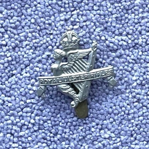 Royal Ulster Rifles : White Metal Cap Badge, intact slider. WW2 era Style