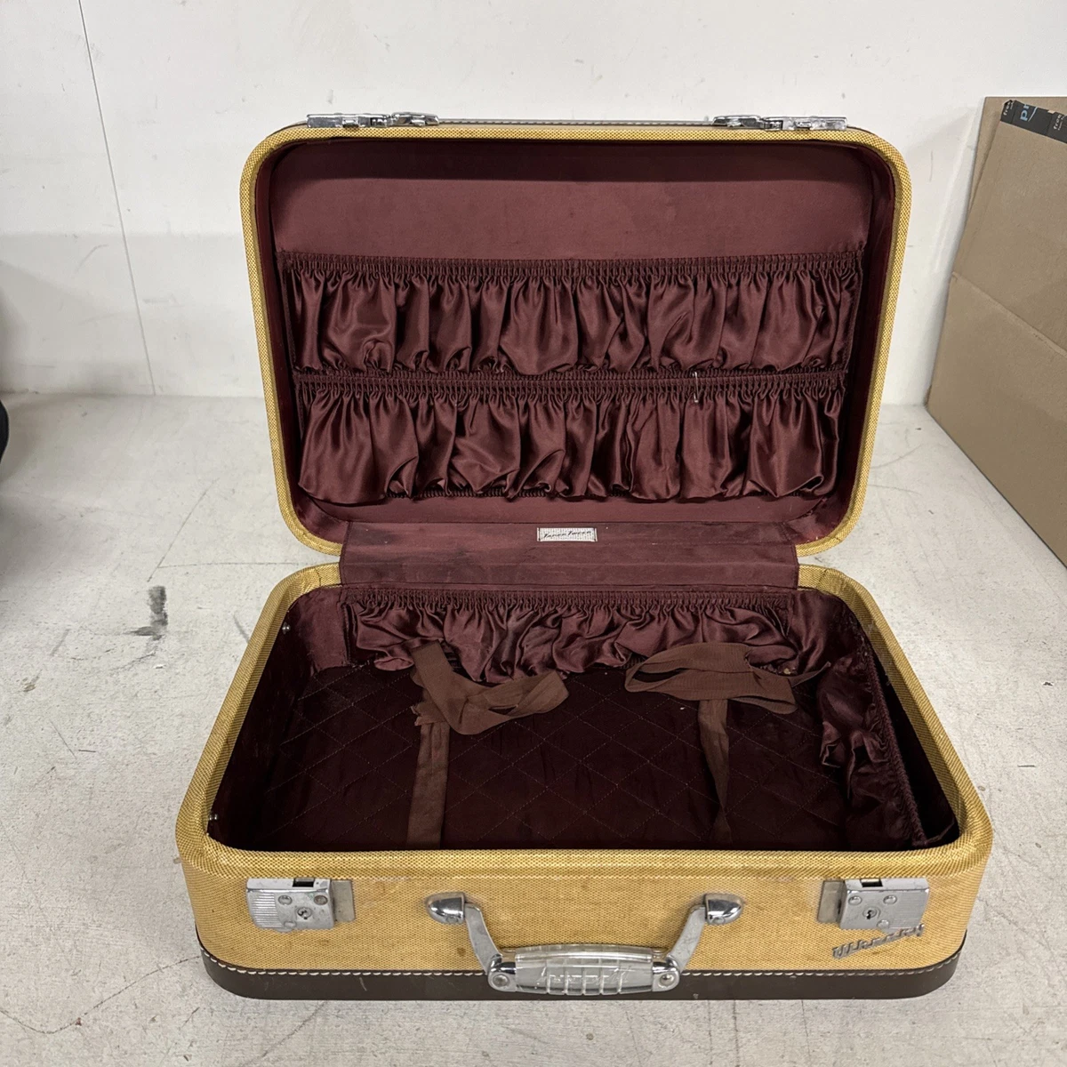 Wheary Suitcase In Vintage Luggage & Vintage Travel Accessories