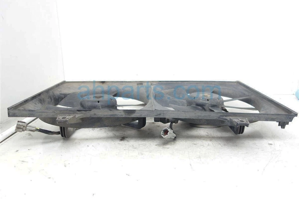 1996-1997 Infiniti I30 Radiator Cooling Fan Motor & Shroud 21481-38U00 - Image 4 of 4