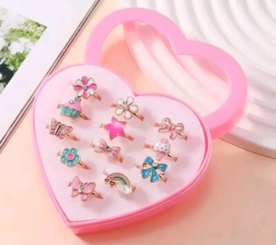 12 Mädchen Ringe in Herzform Geschenkbox 18 Karat vergoldet Kinderschmuck 
