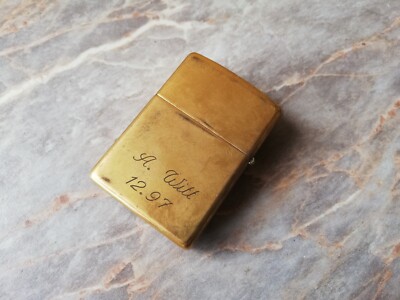 VTG 1997 ZIPPO BRASS BARRETT SMYTHE FULL HOUSE SURPRISE HIDDEN