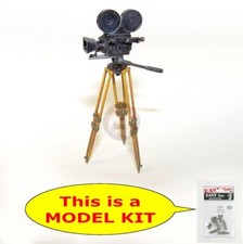 Plus Model 1/35 Old-Style 35mm Movie Film TV Camera on Tripod MODEL KIT EL063