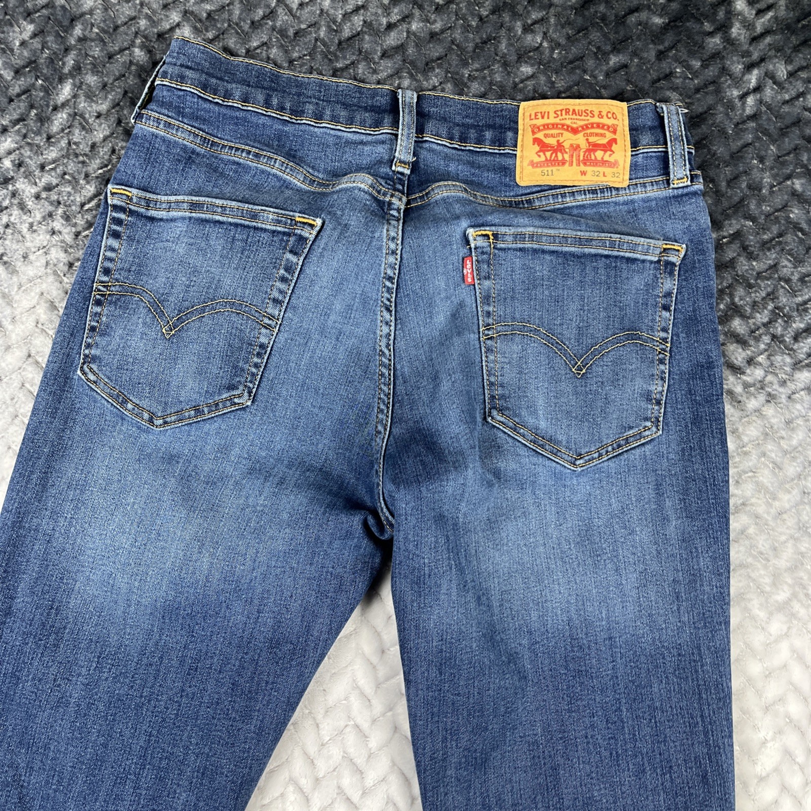 Levi's 511 Jeans Mens 32x32 Blue Dark Wash Slim Fit Stretch Denim Pants Zip Fly thumbnail 4