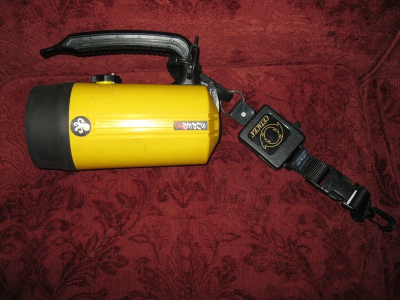Ikelite Super 8 underwater flashlight with Cetacea retractable lanyard