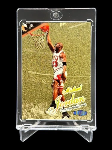 1997/98 Fleer Ultra MICHAEL JORDAN GOLD MEDALLION SSP VARIATION #23G DUNKING