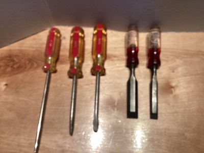 Vintage Great Neck Tools 3/4, 1/2 in Chisel and screwdrivers