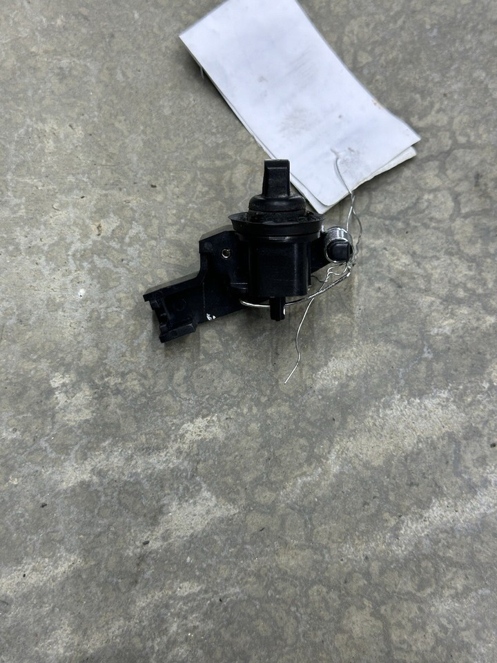 1418 OEM Nissan Rogue Fuel Gas Door Release Lock Unlock Actuator Unit