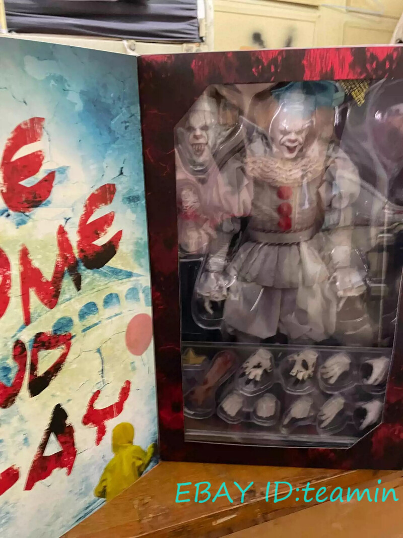 Hot Toys MMS555 It Chapter Two Pennywise 1/6 Scale Hot Toys MMS555 It Chapter Two Pennywise 1/6 Scale
