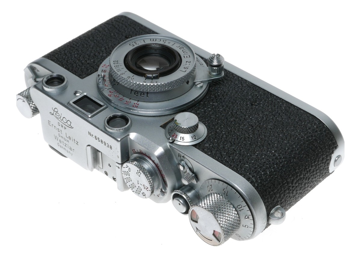 Leica III F Elmar 3.5/5cm La Leica III F è stata la prima nuova