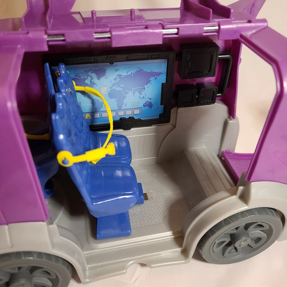 Mattel DC Super Hero Action Figure Girls Batgirl Vehicle Playset Van Comic - Image 3 of 4