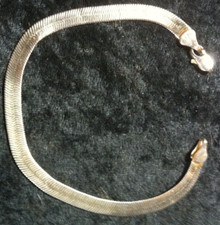 BRACELET, NICE CONDITION, 8" NOT SURE IF SILVER, NO MARKS💥NEEDS A RING SEE PICS