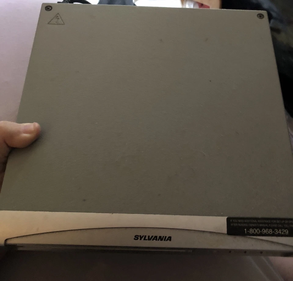 Reproductor de DVD/CD SYLVANIA funciona muy bien toma cables rojo amarillo blanco Foto 3 de 4