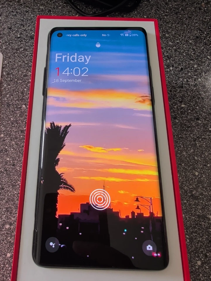 OnePlus 8 · 128GB, photo 1 of 5