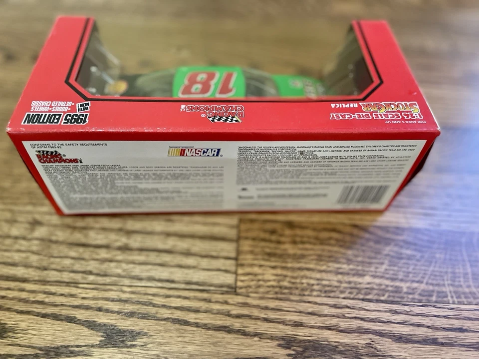 Réplica de coche fundido a presión escala 1/24 1995 edición R Champions Bobbi, Labonte 18. Foto 2 de 3