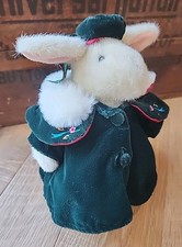 Hoppy VanderHare 1996 A Christmas Carol Bearly In Tune Velvet Coat NABCO Stand