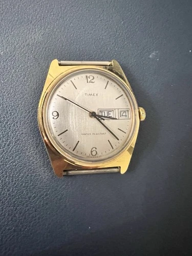 VTG 1979 Timex day date manual wind men’s 35mm watch 2866910679 runs keeps time
