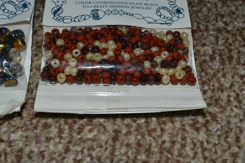 NOVELTY BUTTONS & BEADS - Picture 48 of 126