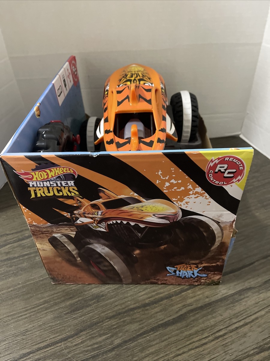 Hot Wheels Monster Trucks, Remote Control Car, Monster Truck Toy with  All-Terrain Wheels, 1:15 Scale Unstoppable Tiger Shark RC