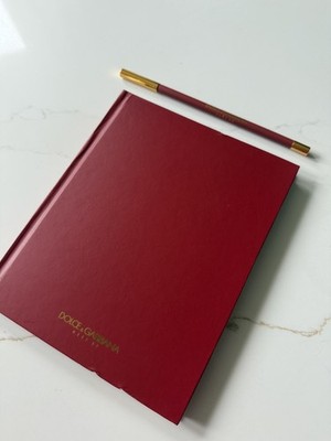 Dolce & Gabbana Makeup rotes Notizbuch mit Bleistift - Hardcover, cremefarbene Seiten - selten