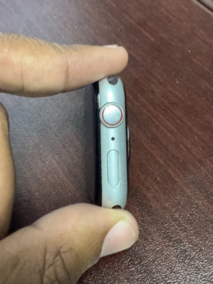 Apple Watch Series 5 Nike GPS + Cellular 44mm Silver Aluminum. Purple Fog band - Image 4 of 4