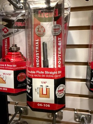 NEW FREUD 04-106 CARBIDE 1/4'' DOUBLE FLUTE STRAIGHT ROUTER BIT  1/4 SHANK