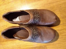 ariat clogs brown size 7.5