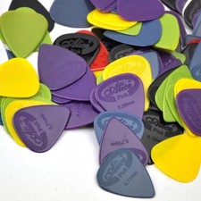 100pcs/lot Alice Assorted 0.58mm 0.71mm Anti-slip Nylon Guitar Picks Plectrums